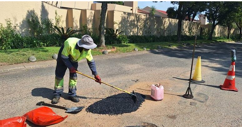  LRA green team working effortlessly, repairing the potholes around Lonehill. 