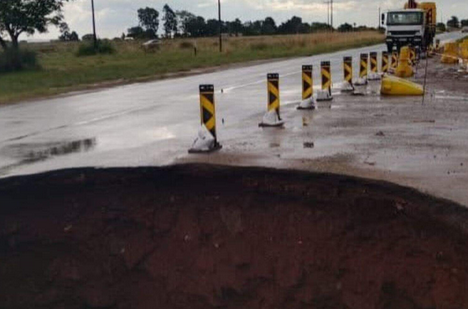 A massive sinkhole destroyed the road surface on the R500. 
