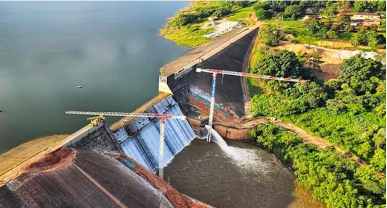 The overflowing Tzaneen Dam. 