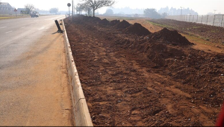  The sidewalk footpath will connect the Meyerton CBD and Golf Park to the newly built Riverstone Mall. 