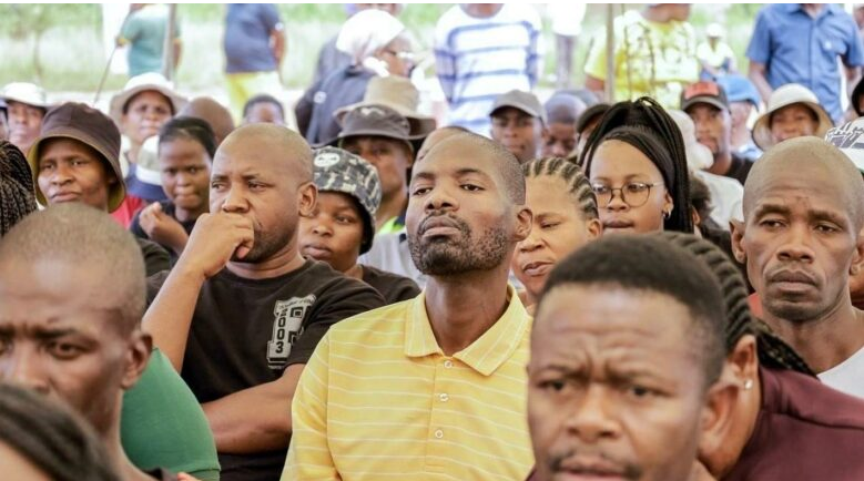  Makhuduthamaga Ward 10 residents during the SANRAL engagement session. 