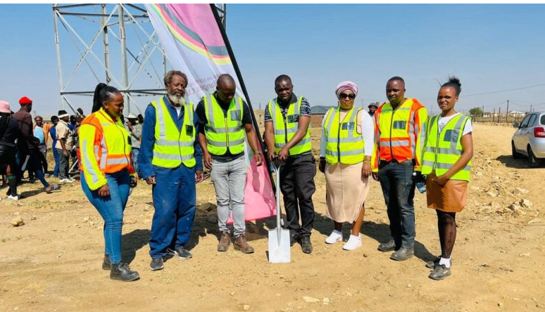  Emadlangeni Municipal officials. 