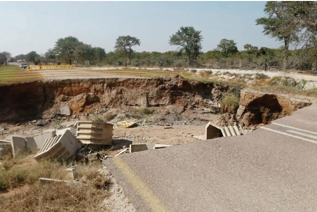 Damage to the R40 road. 