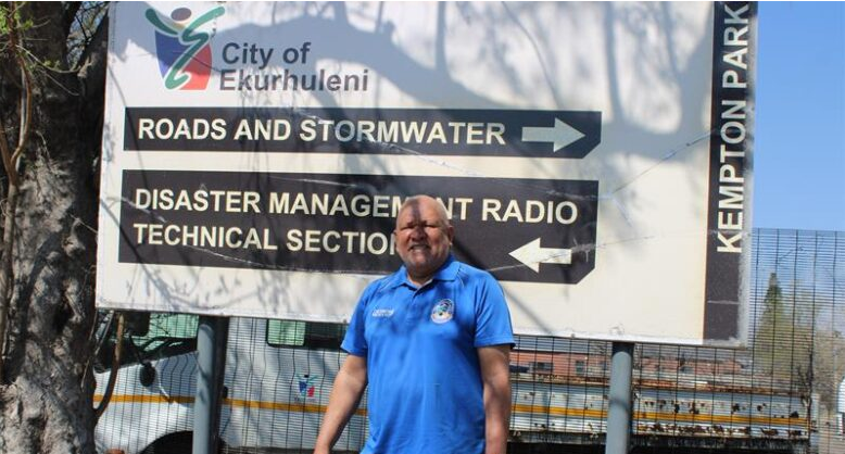 Ward 91 councillor, Desmond Mckenzie visited the Kempton Park Depot to seek for answers regarding the availability of tar for pothole repairs. 