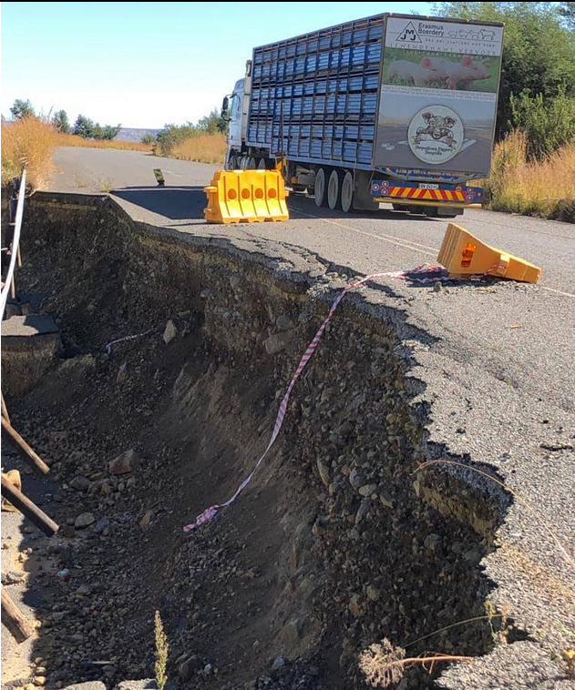  The collapsed part of the R74 at the Oliviershoek Pass. The road is the alternative route to the N3