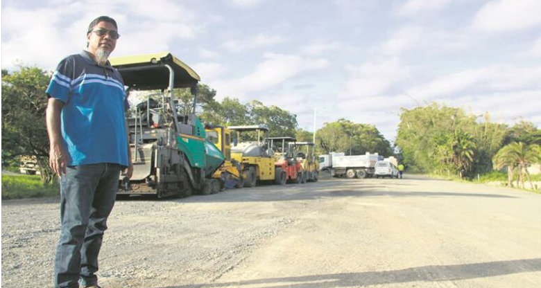 Both lanes on the R102 at the Port Shepstone Country Club are reduced to concreate stones. 